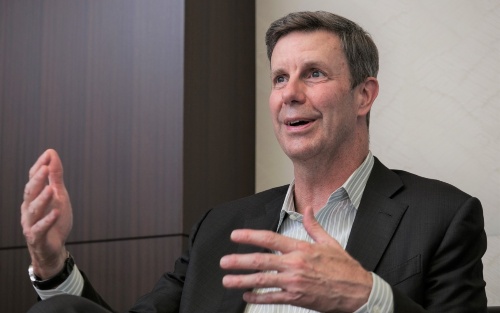 特別賞(トランスフォーマーアワード)を受賞した三菱ケミカルGのラリー・マイクスナー氏(写真:加藤 康)