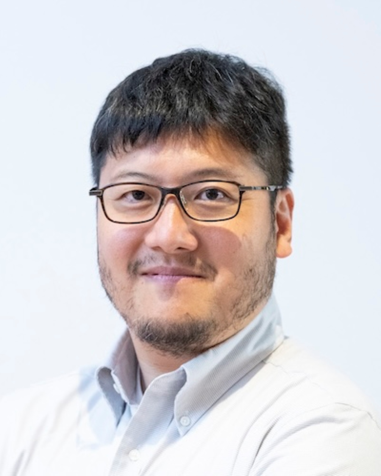 大阪大学量子情報・量子生命研究センター（QIQB）副センター長の根来誠教授