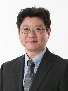 EVシフトについて講演する、日経Automotive編集長の木村雅秀